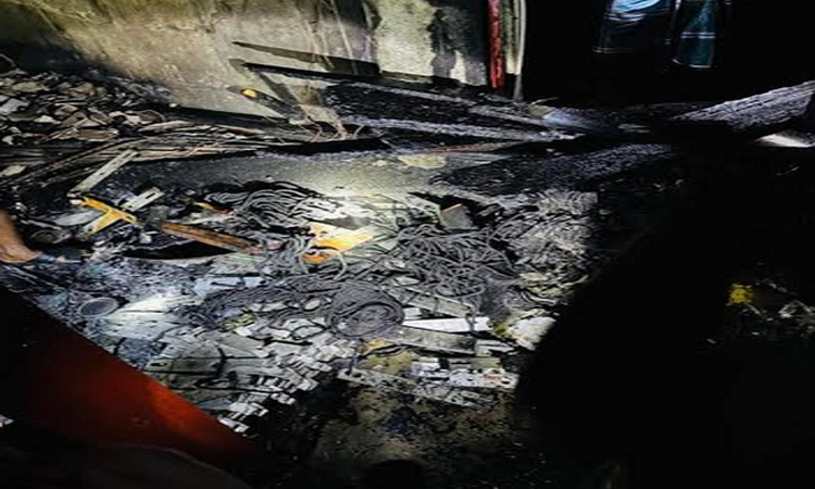 নড়াইলে অগ্নিকাণ্ডে ৪টি দোকান পুড়ে ছাই