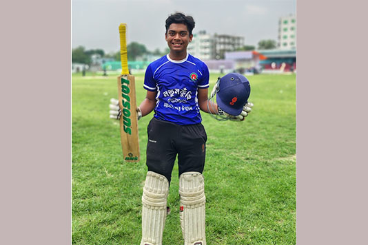 ৩২ বলে ১০৮! নরসিংদীতে তরিকুল পরশের ব্যাটে রানের টর্নেডো