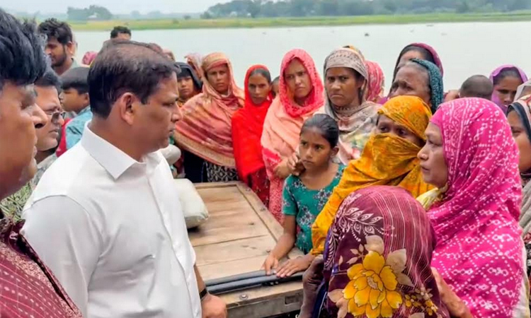 মাদারীপুরে নদী ভাঙ্গন এলাকা পরিদর্শনে এমপি খোকন তালুকদার