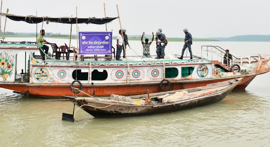 নৌবাহিনীর অভিযানে ৩ কোটি ৪০ লাখ মিটার অবৈধ জাল জব্দ