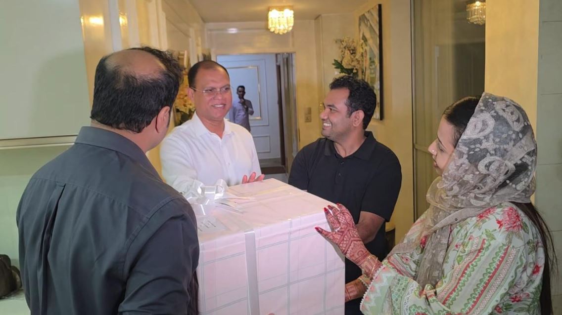 সেই নবদম্পতির জন্য উপহার পাঠালেন প্রধানমন্ত্রী