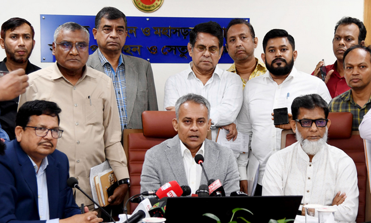 নৌকা ও স্পিড বোট থেকে কোনো যাত্রী লঞ্চে উঠতে পারবে না : নৌপরিবহন মন্ত্রী