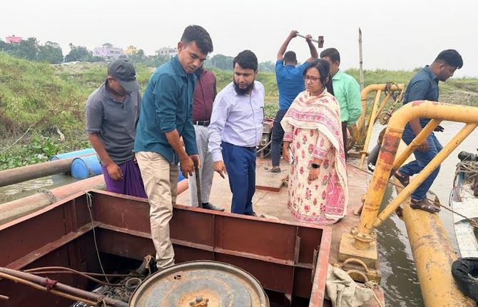 ব্রহ্মপুত্র নদে অবৈধ বালু উত্তোলন বন্ধে অভিযান
