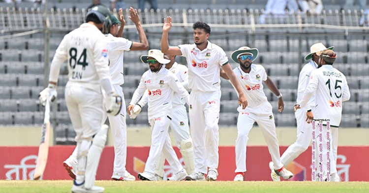 প্রথম ওভারেই তাসকিনের উইকেট
