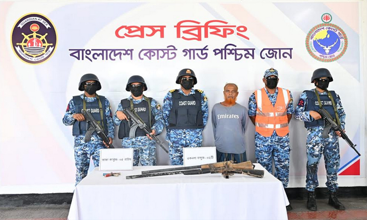 সুন্দরবনে মেজ জাহাঙ্গীর বাহিনীর প্রধান অস্ত্রসহ আটক
