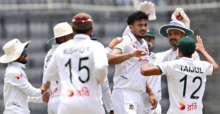 শেষ সেশনে ৭ উইকেট প্রয়োজন বাংলাদেশের