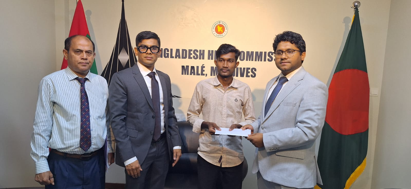 মালদ্বীপে বিপদগ্রস্ত বাংলাদেশি কর্মীকে দেশে ফিরতে বিমান টিকিট দিল হাইকমিশন