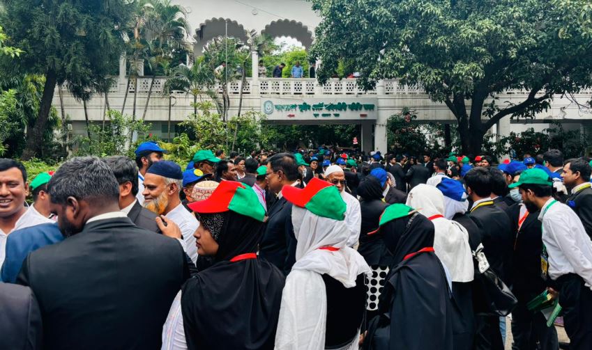 সুপ্রিম কোর্ট আইনজীবী সমিতির নির্বাচনে প্রথম দিনের ভোটগ্রহণ শেষ