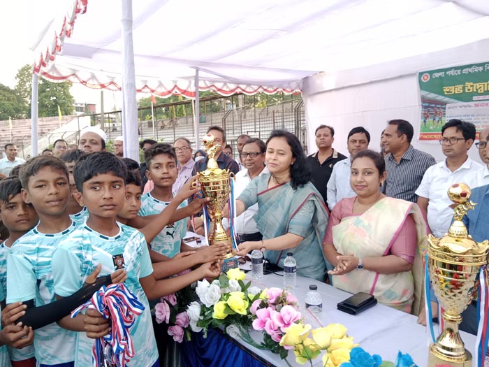 নাটোরে প্রাথমিক বিদ্যালয় গোল্ডকাপ ফুটবল টুর্ণামেন্ট সমাপ্ত