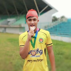 আঞ্চলিক পর্যায়ে দুই উদীয়মান সাঁতারু রাকিব ও রিয়াজ