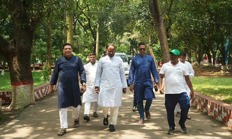 জাতীয় চিড়িয়াখানায় আকস্মিক পরিদর্শনে মৎস্য ও প্রাণিসম্পদ প্রতিমন্ত্রী