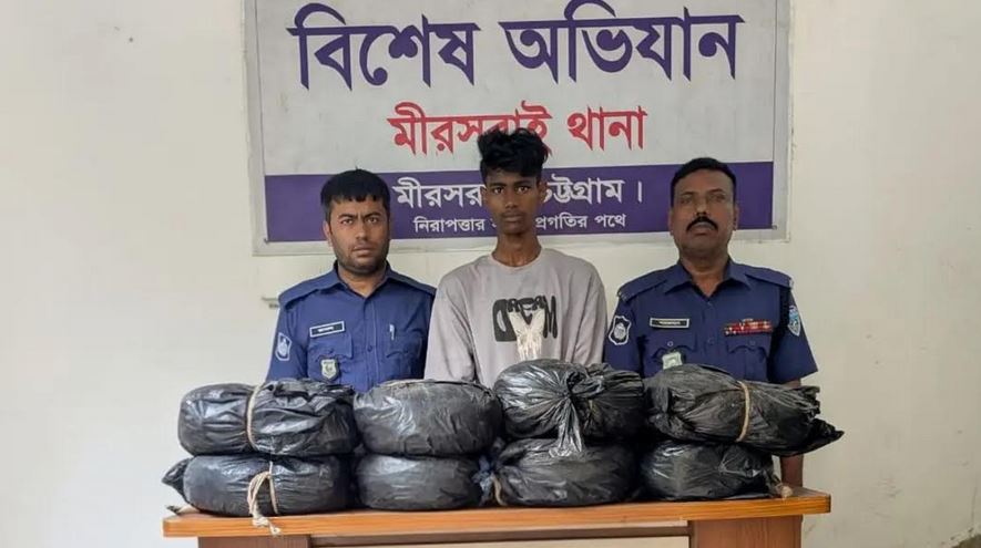 চট্টগ্রামে সাড়ে ১৬ লাখ টাকার গাঁজাসহ ট্রাকচালক গ্রেপ্তার
