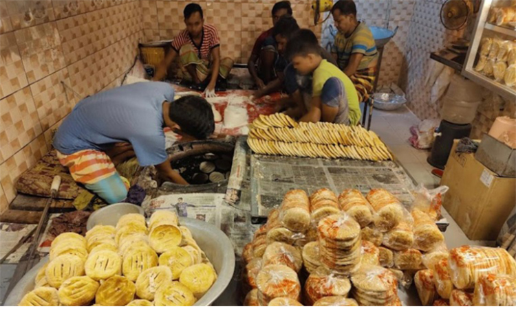 পুরান ঢাকার ঐতিহ্যের স্বাদে আজও জনপ্রিয় বাকরখানি
