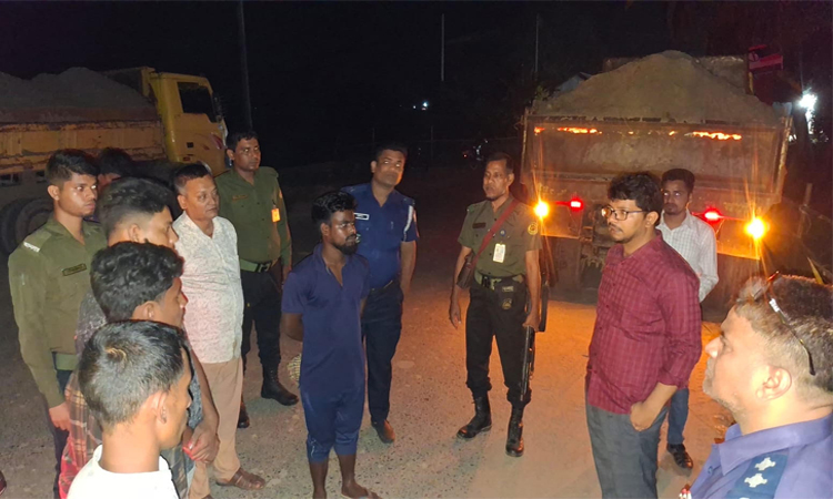 টাঙ্গাইলে অবৈধভাবে বালু উত্তোলন করায় ৪ জনের কারাদণ্ড