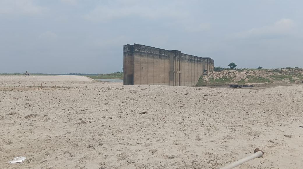 চাঁপাইনবাবগঞ্জের নদীগুলো শুকিয়ে ধু-ধু মাঠ, দায় কার!
