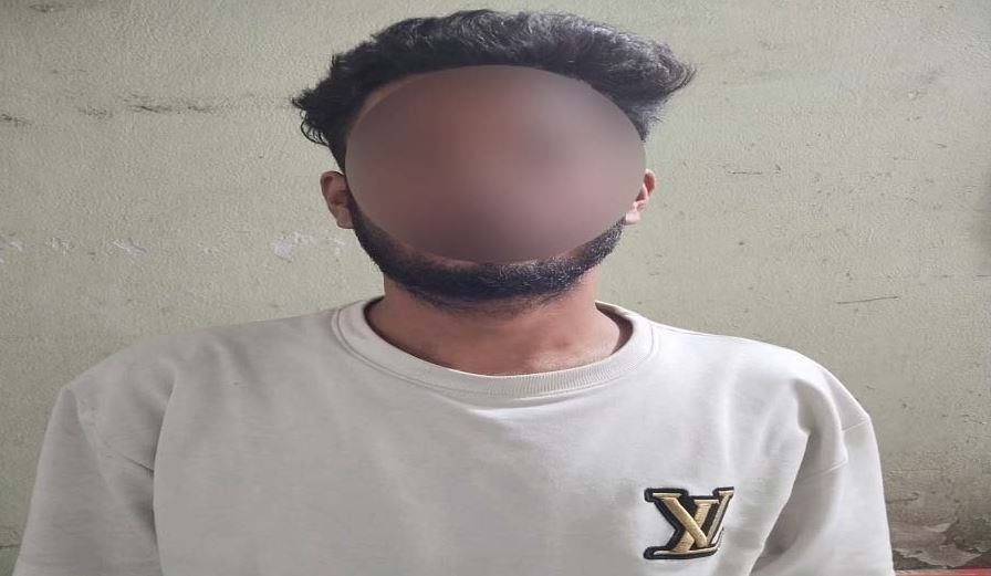 বনানীতে নিষিদ্ধ সংগঠনের পোস্টার-লিফলেটসহ এক যুবক গ্রেফতার