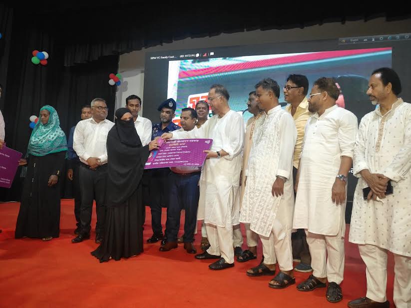 সিরাজগঞ্জের দুর্গম চরাঞ্চলে ৬৫৪ জন নারীকে ফ্যামিলি কার্ড প্রদান