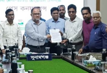 ছাদে দ্রুত রুফটপ সোলার স্থাপনের দাবিতে ডিসিকে স্মারকলিপি