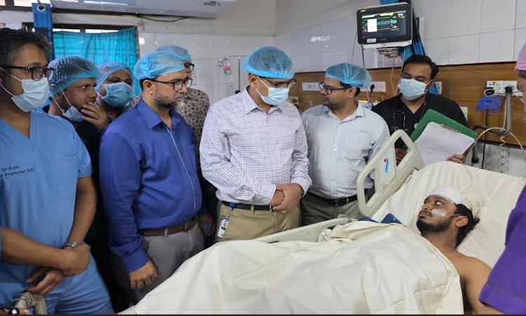 ডা. নাসিরকে দেখতে হাসপাতালে প্রধানমন্ত্রীর সহকারী ব্যক্তিগত চিকিৎসক