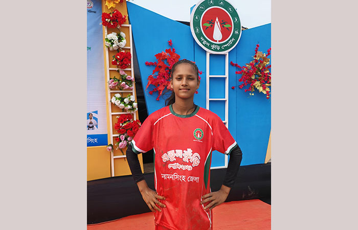 ময়মনসিংহ জেলা স্টেডিয়ামের সবুজ গালিচায় নতুন নক্ষত্র; ৪ গোল দিয়ে জাতীয় পর্যায়ে রিমি