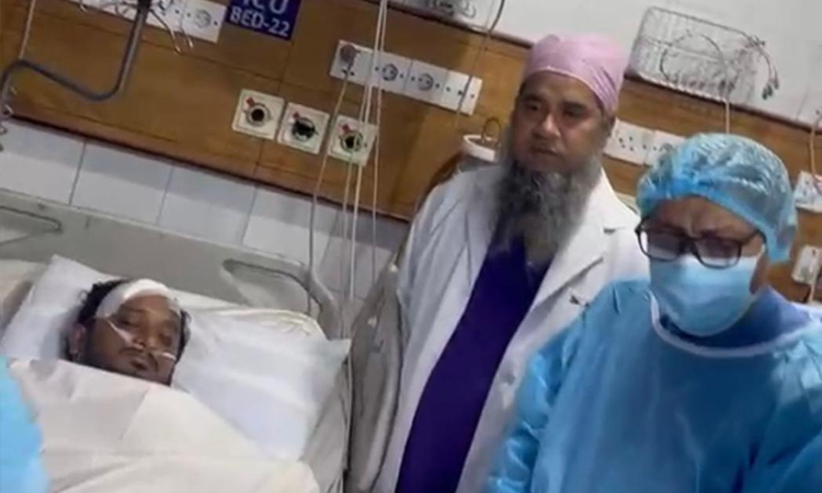 আহত ডা. নাসিরকে দেখতে হাসপাতালে স্বাস্থ্যমন্ত্রী