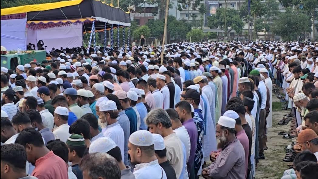 বাবা-মার কবরের পাশে সমাহিত হলেন মিজানুর রহমান সিনহা