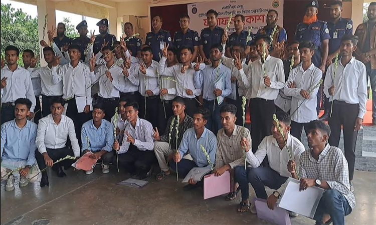 ভোলায় পুলিশে চাকরি প্রাপ্তদের প্রধানমন্ত্রীর প্রতি কৃতজ্ঞতা 