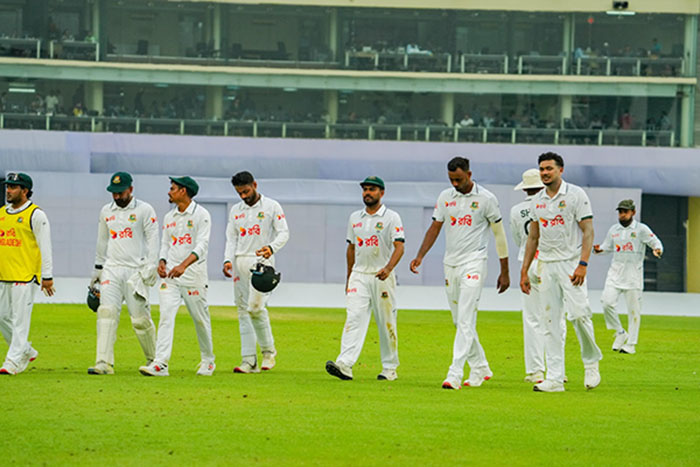 জয় থেকে ৩ উইকেট দূরে বাংলাদেশ, পাকিস্তানের প্রয়োজন ১২১ রান