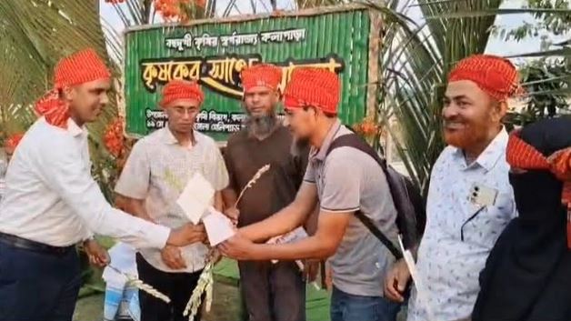 পটুয়াখালীতে শ্রেষ্ঠ কৃষকদের সঙ্গে কৃষি বিভাগের আড্ডা