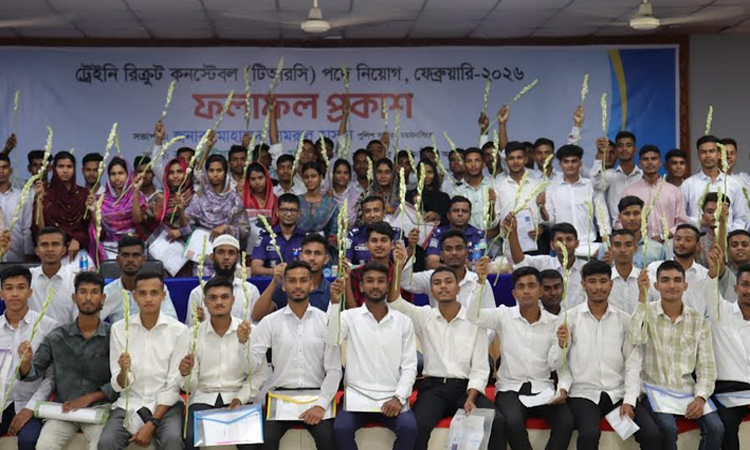 ময়মনসিংহে মেধার ভিত্তিতে পুলিশে চাকরি পেল ৯৬ তরুণ-তরুণী
