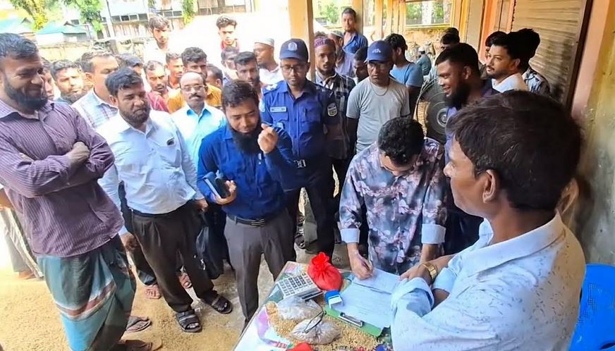 নেত্রকোণায় কৃষকদের ঠকানোর দায়ে ৪ ব্যবসায়ীকে অর্থদণ্ড
