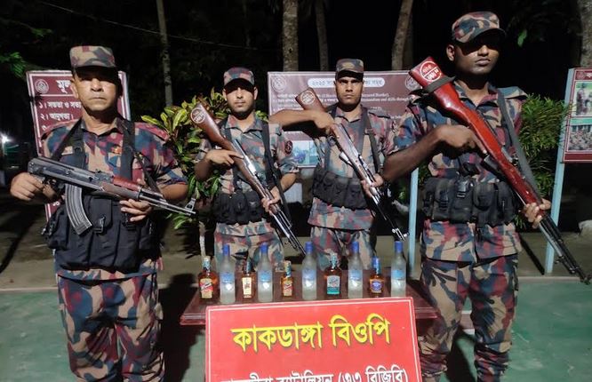 সাতক্ষীরা সীমান্তে ভারতীয় মালামাল জব্দ করেছে বিজিবি 