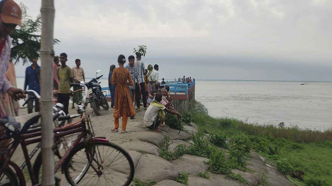 বগুড়ায় ১০ নারী শ্রমিক নিয়ে নৌকাডুবি, ১ জন নিখোঁজ