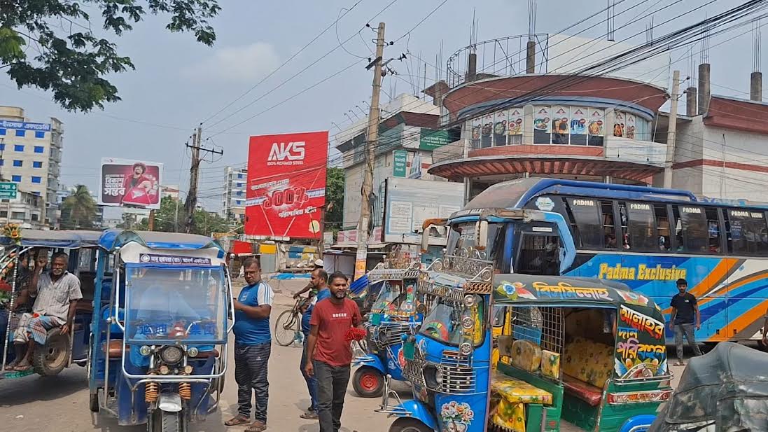 চাঁদপুর-কুমিল্লা রুটে বাস চলাচল শুরু