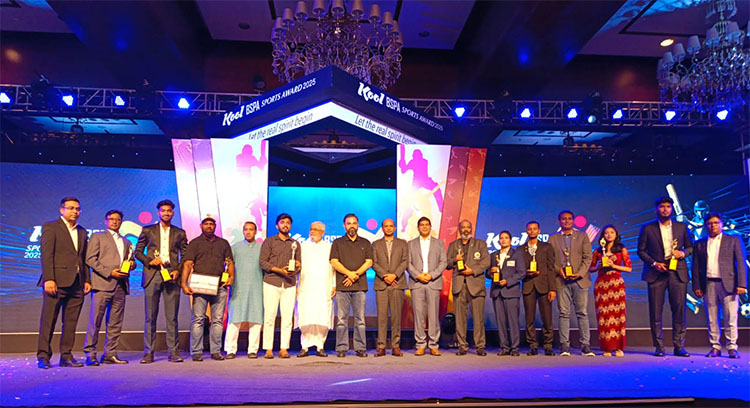 বর্ষসেরা ক্রীড়াবিদ ও পপুলার চয়েজসহ ফুটবলার হামজা চৌধুরীর ত্রিমুকুট