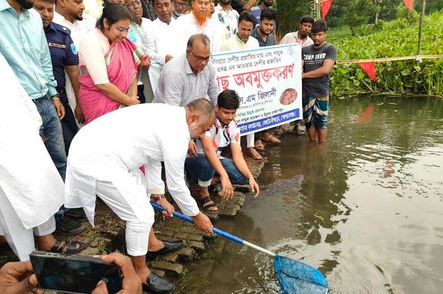গোপালগঞ্জে দেশীয় প্রজাতির মাছের পোনা অবমুক্ত