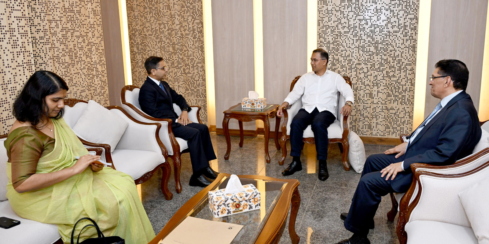 প্রধানমন্ত্রীর সঙ্গে বিদায়ী সাক্ষাৎ করেছেন প্রণয় ভার্মা