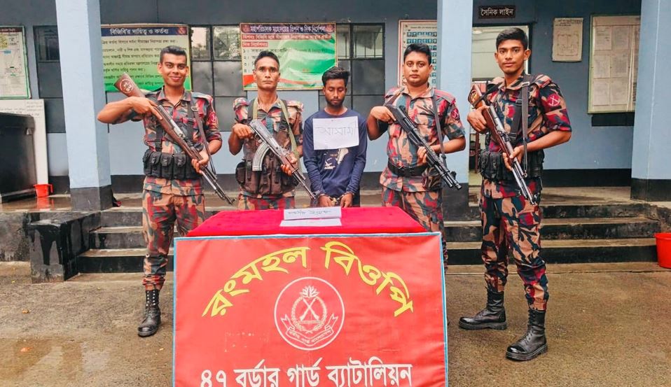 কুষ্টিয়া সীমান্তে ভারতীয় মালামাল জব্দ করেছে বিজিবি 