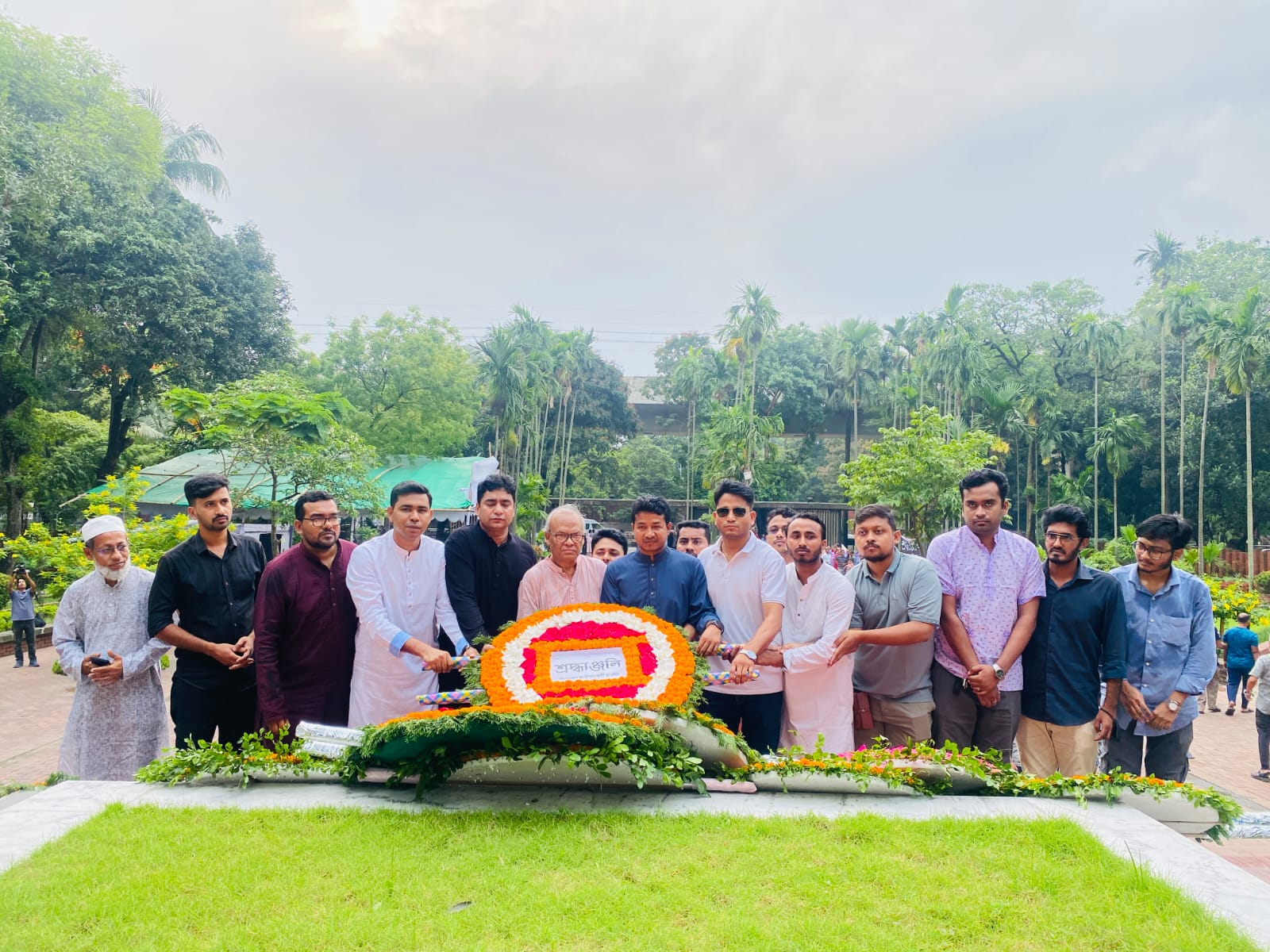 জাতীয় কবির সমাধিতে ঢাবি ছাত্রদলের শ্রদ্ধা