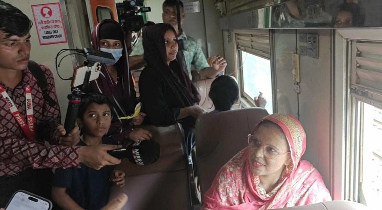 ঈদযাত্রায় নারী যাত্রীদের জন্য ট্রেনে বিশেষ কোচ চালু