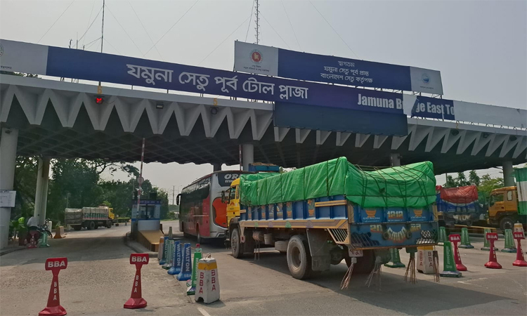 ঘরমুখো মানুষের ঈদ যাত্রা স্বস্তিদায়ক করতে যমুনা সেতুতে সর্বোচ্চ নজরদারি  