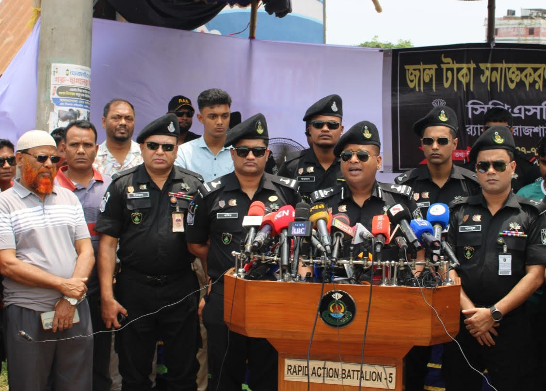 ঈদ-পশুর হাট ঘিরে রাজশাহীসহ ৫ জেলায় র‌্যাবের কঠোর নিরাপত্তা