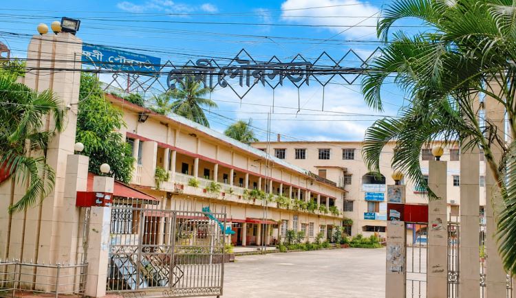 ফেনী পৌরসভার ৭ ঘণ্টায় কোরবানির বর্জ্য অপসারণের প্রস্তুতি 