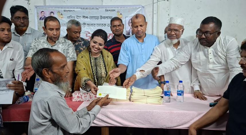 শেরপুরে অসহায় মানুষের মাঝে প্রধানমন্ত্রীর ঈদ উপহার বিতরণ