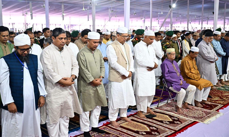 জাতীয় ঈদগাহে একসঙ্গে ঈদুল আযহার নামাজ আদায় করেছেন রাষ্ট্রপতি ও প্রধানমন্ত্রী