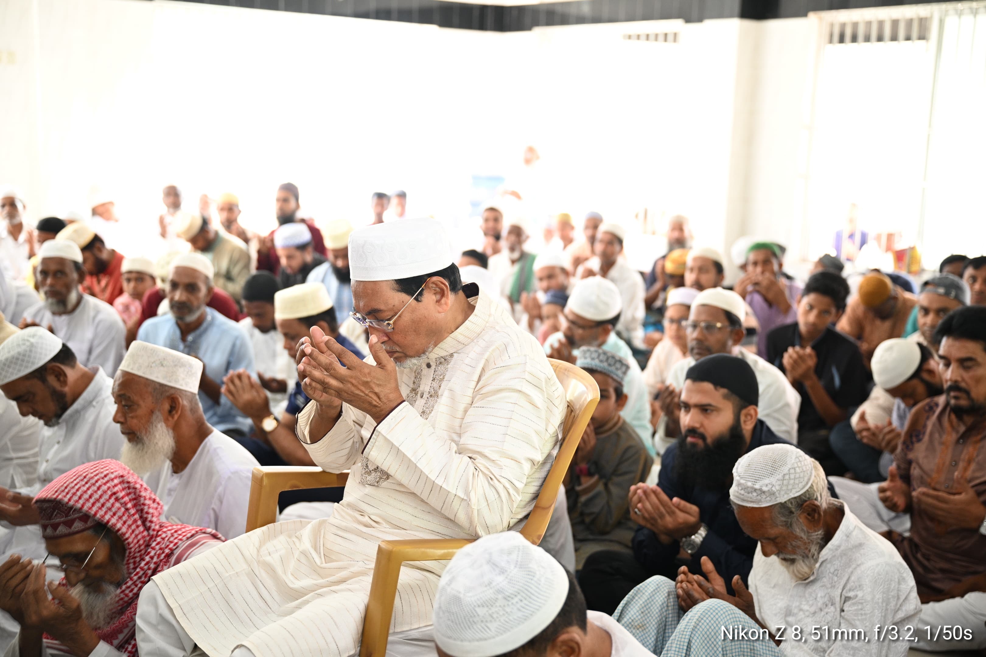 পাথরঘাটায় ঈদের নামাজ আদায় করেলেন চিফ হুইপ