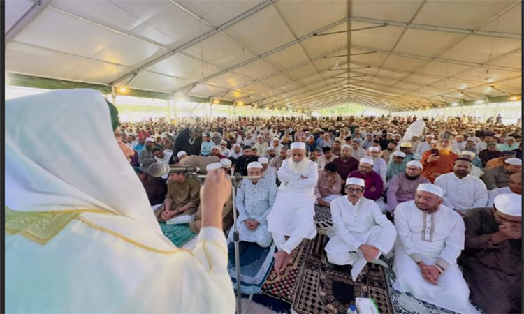 কুমিল্লায় ঈদের প্রধান জামাতে দেশের সমৃদ্ধি কামনা করে দোয়া