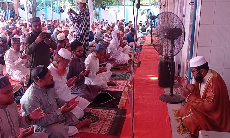 সাতক্ষীরায় ঈদের জামাতে আত্মশুদ্ধির শিক্ষা তুলে ধরা হয়