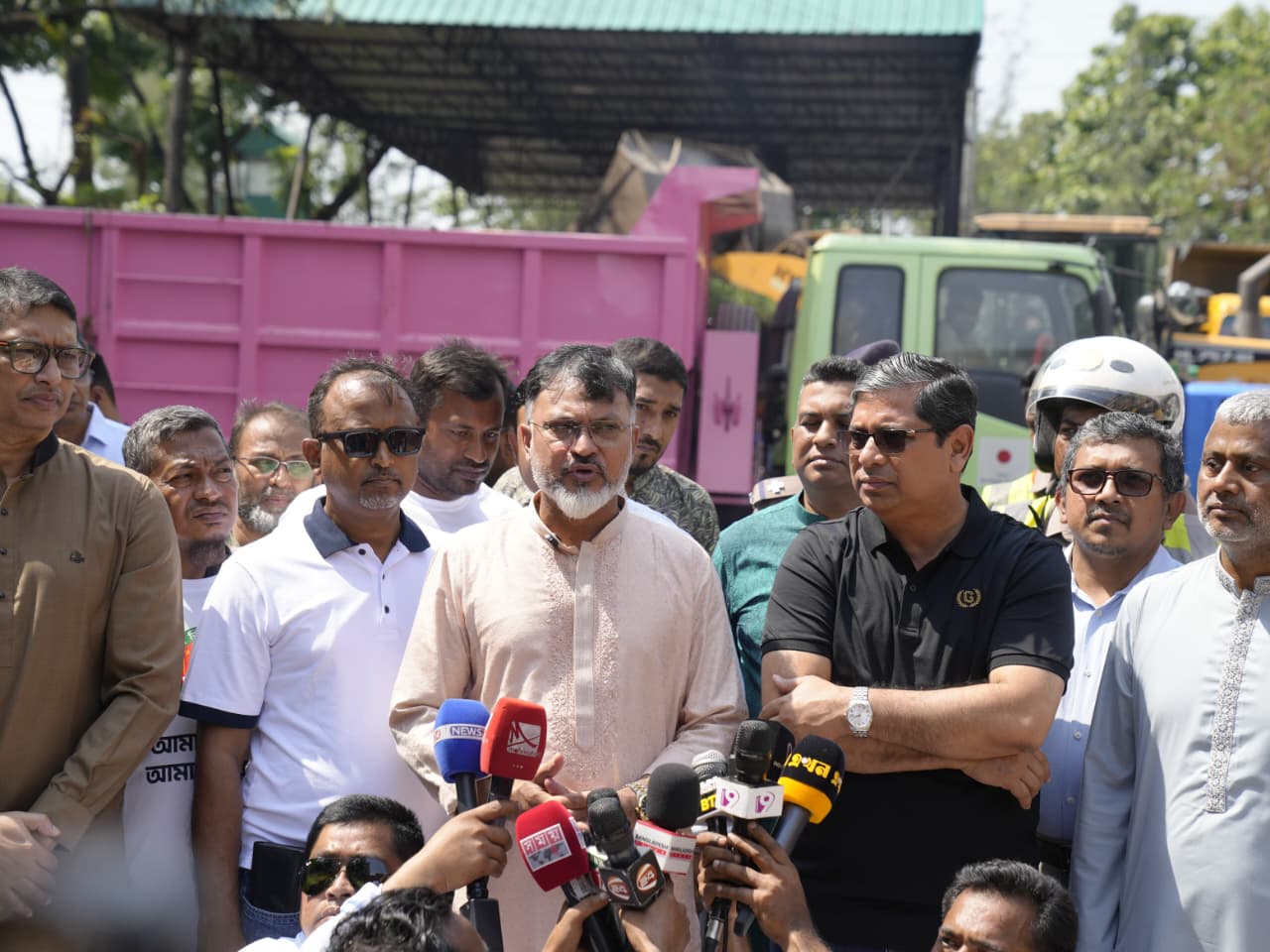 কোরবানির বর্জ্য অপসারণ কার্যক্রম পরিদর্শনে এলজিআরডি প্রতিমন্ত্রী ও ডিএনসিসি প্রশাসক