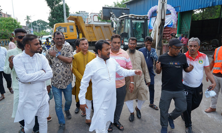 ঘোষিত সময়ের আগেই কোরবানির বর্জ্য অপসারণ করেছে রাসিক